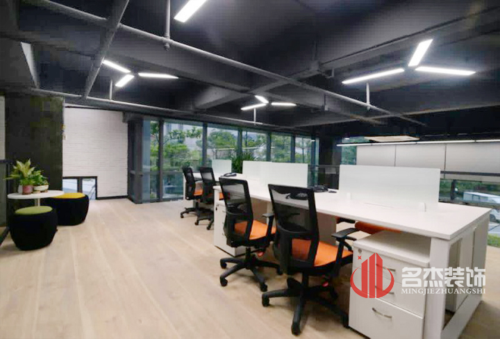 公共办公区现场实景图.jpg 公共办公区现场实景图.jpg