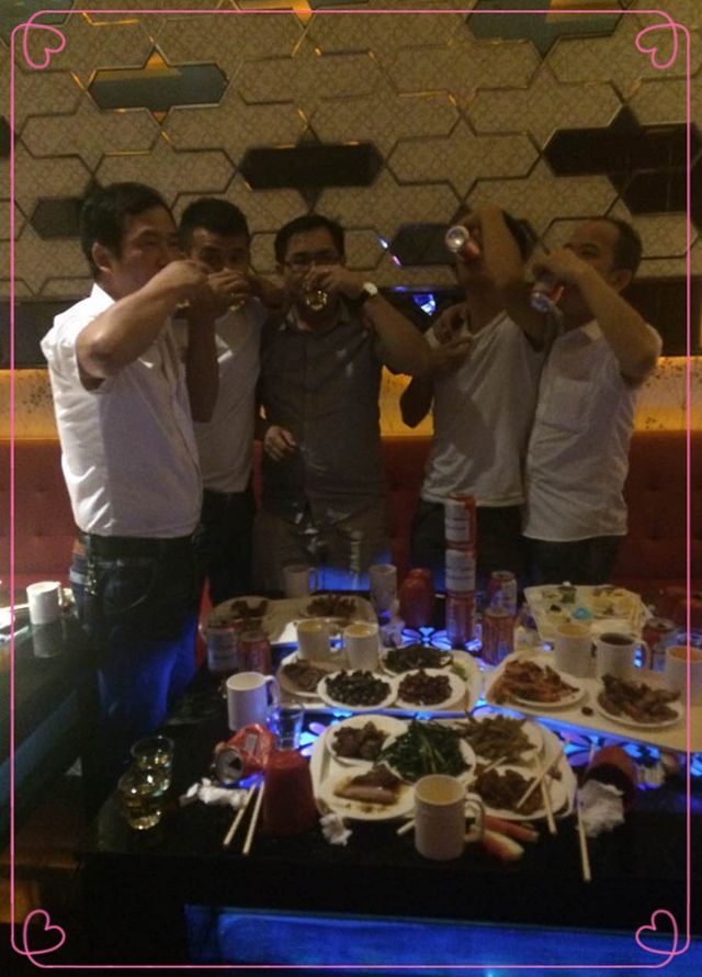 粉色视频网站公司休闲活动.jpg