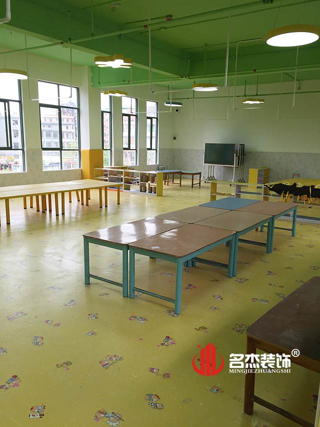 幼儿园教室粉色视频网站设计.jpg