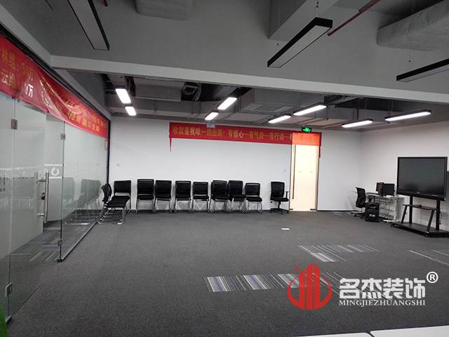 办公室粉色视频网站设计实景图.jpg