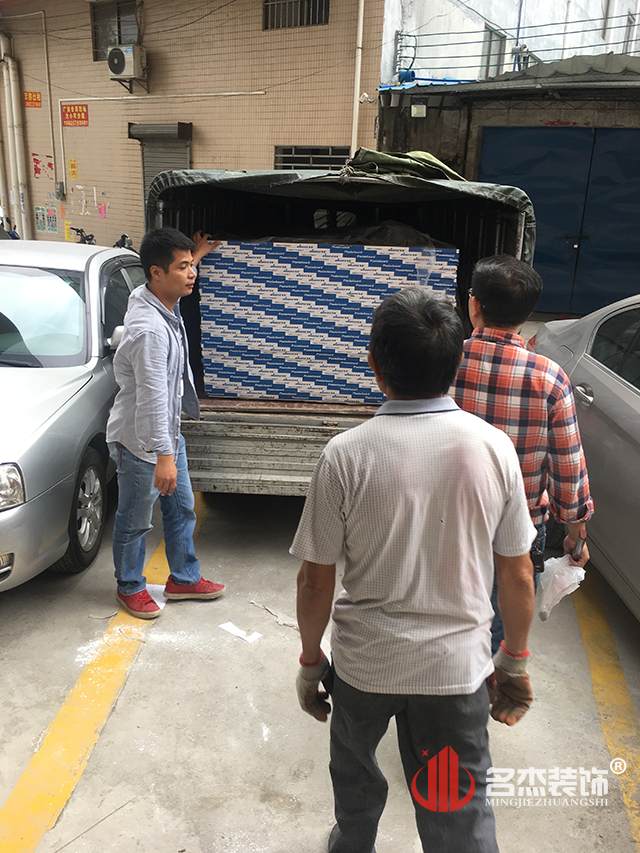 办公室粉色视频网站设计开工照.jpg