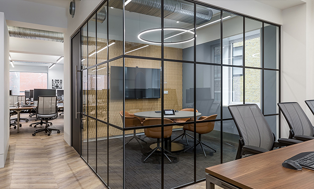 早教机构粉色视频网站设计